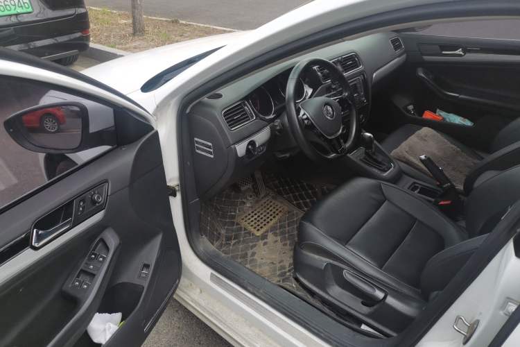 Used Volkswagen Sagitar 2015 1.6L Automatic Comfort Model Driver Seat