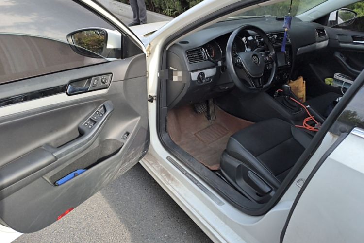 Used Volkswagen Sagitar 2015 230TSI Automatic Comfort Version Driver Seat