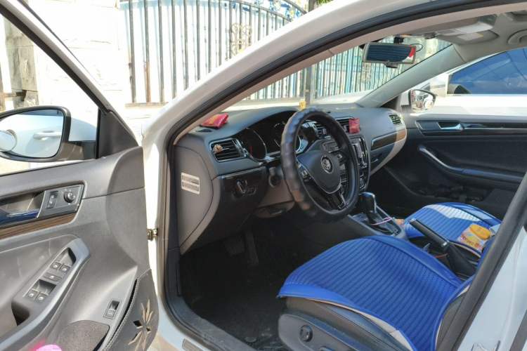 Used Volkswagen Sagitar 2015 230TSI Automatic Luxury Model Driver Seat