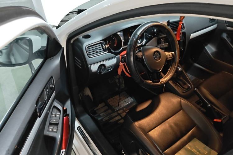 Used Volkswagen Sagitar 2015 1.6L Automatic Comfort Model Driver Seat