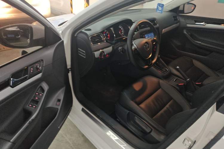 Used Volkswagen Sagitar 2015 1.6L Automatic Comfort Model Driver Seat