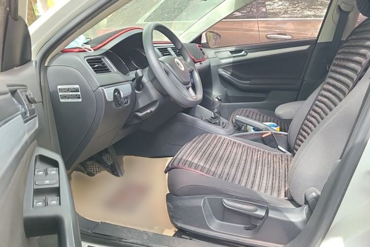 Used Volkswagen Sagitar 2015 1.6L Manual Fashion Edition Driver Seat