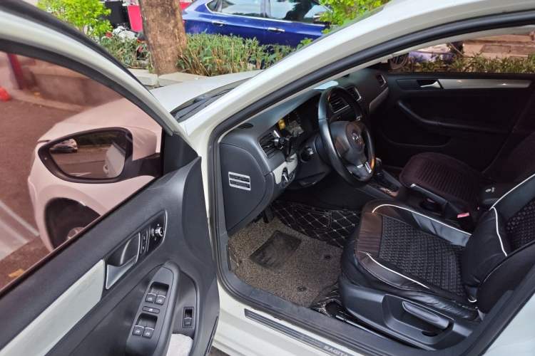 Used Volkswagen Sagitar 2015 1.6L Automatic Comfort Model Driver Seat