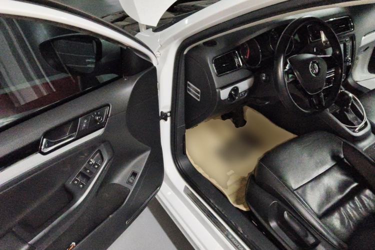 Used Volkswagen Sagitar 2015 1.6L Automatic Comfort Model Driver Seat