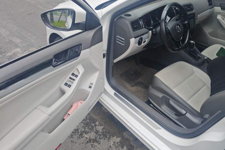 Used Volkswagen Sagitar 2015 1.6L Automatic Comfort Model Driver Seat