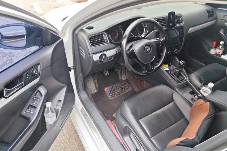 Used Volkswagen Sagitar 2015 1.6L Manual Comfort Model Driver Seat