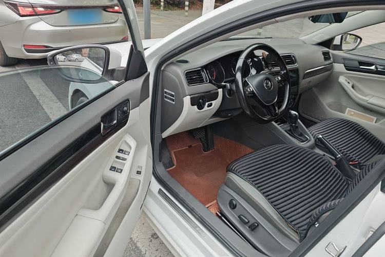 Used Volkswagen Sagitar 2015 230TSI Automatic Luxury Model Driver Seat