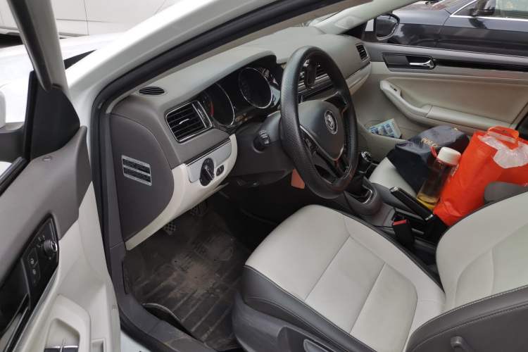 Used Volkswagen Sagitar 2015 1.6L Manual Comfort Model Driver Seat