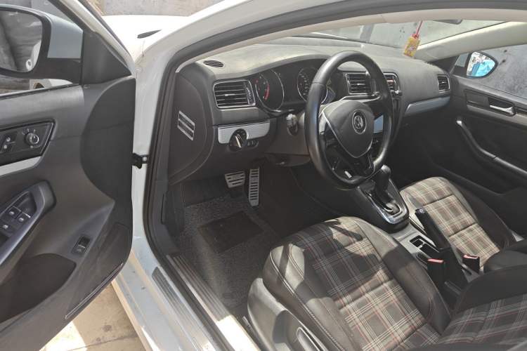 Used Volkswagen Sagitar 2015 1.6L Automatic Comfort Model Driver Seat