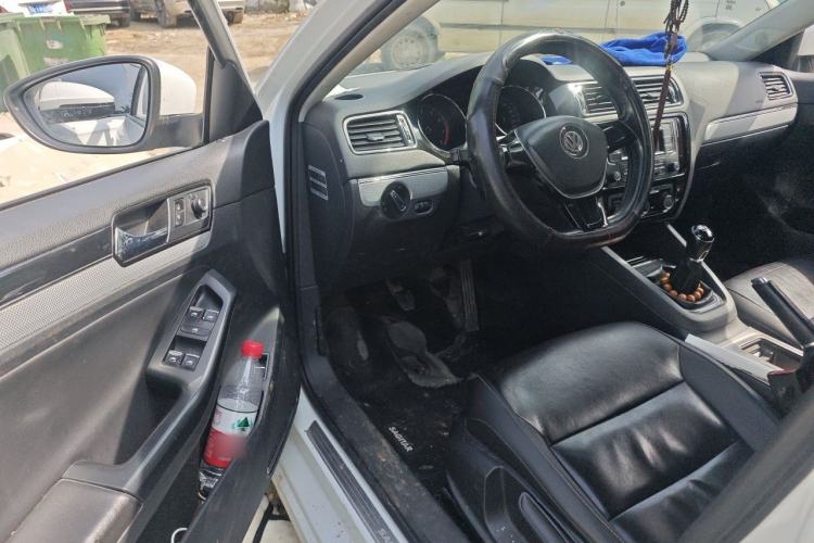 Used Volkswagen Sagitar 2015 230TSI Manual Comfort Version Driver Seat