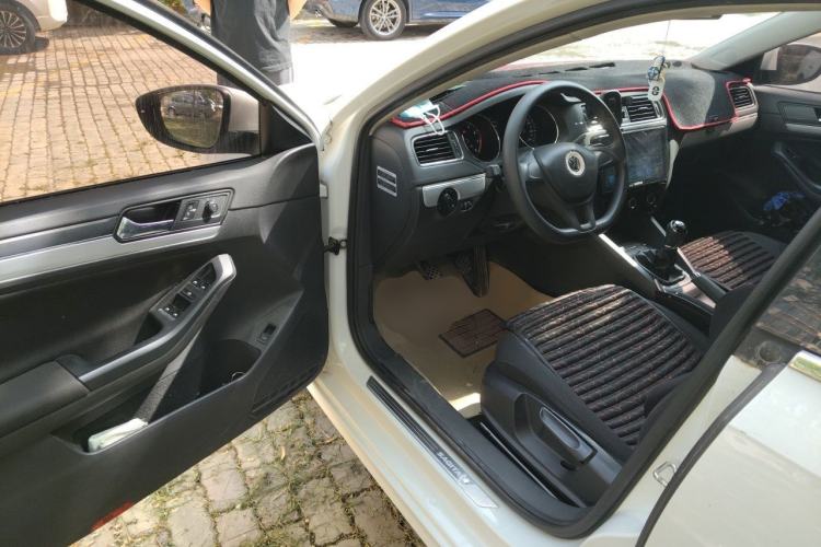 Used Volkswagen Sagitar 2015 1.6L Manual Fashion Edition Driver Seat