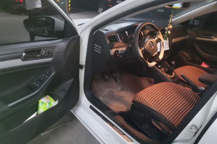 Used Volkswagen Sagitar 2015 1.6L Manual Fashion Edition Driver Seat