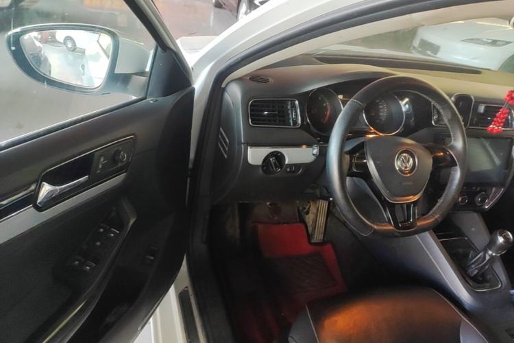 Used Volkswagen Sagitar 2015 1.6L Manual Comfort Model Driver Seat