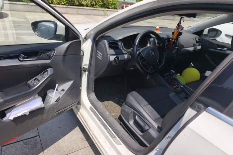 Used Volkswagen Sagitar 2015 230TSI Automatic Comfort Version Driver Seat