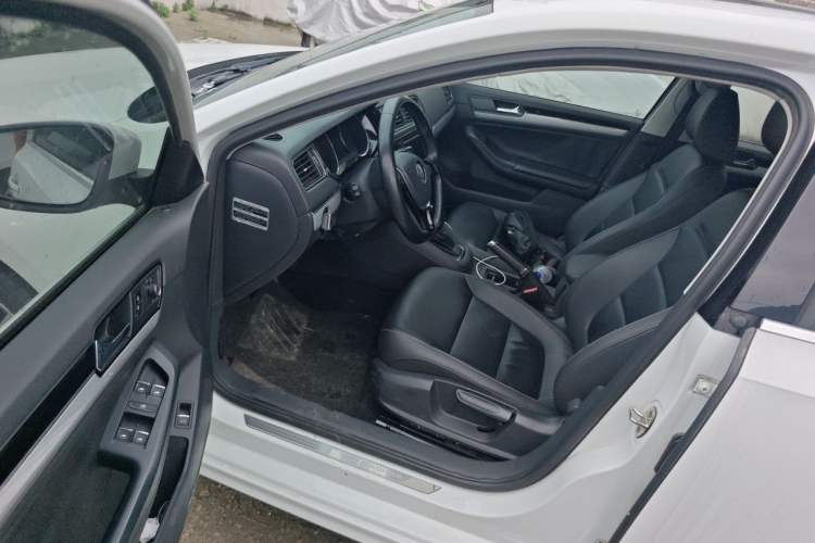 Used Volkswagen Sagitar 2015 1.6L Automatic Comfort Model Driver Seat