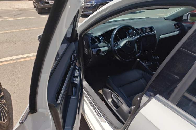 Used Volkswagen Sagitar 2015 230TSI Manual Comfort Version Driver Seat