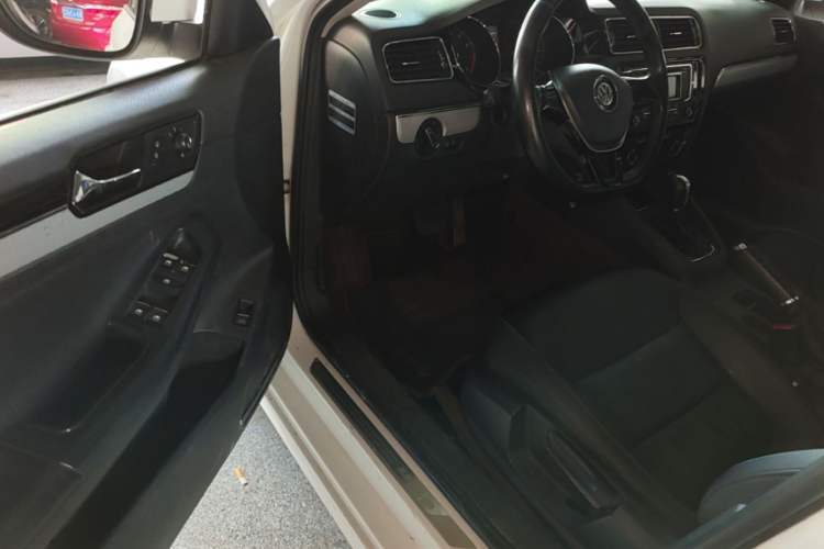 Used Volkswagen Sagitar 2015 1.6L Automatic Comfort Model Driver Seat