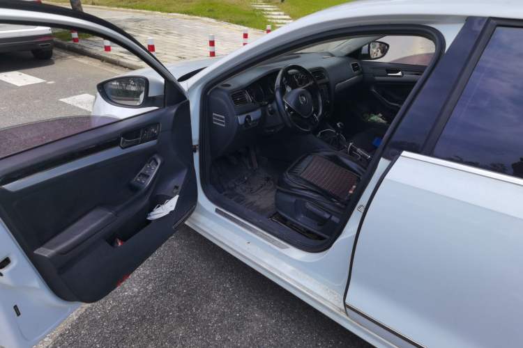 Used Volkswagen Sagitar 2015 230TSI Manual Comfort Version Driver Seat