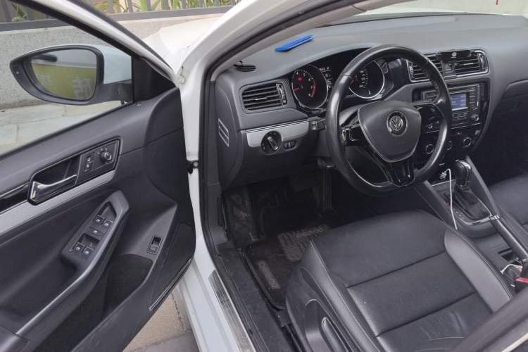 Used Volkswagen Sagitar 2015 1.6L Automatic Comfort Model Driver Seat