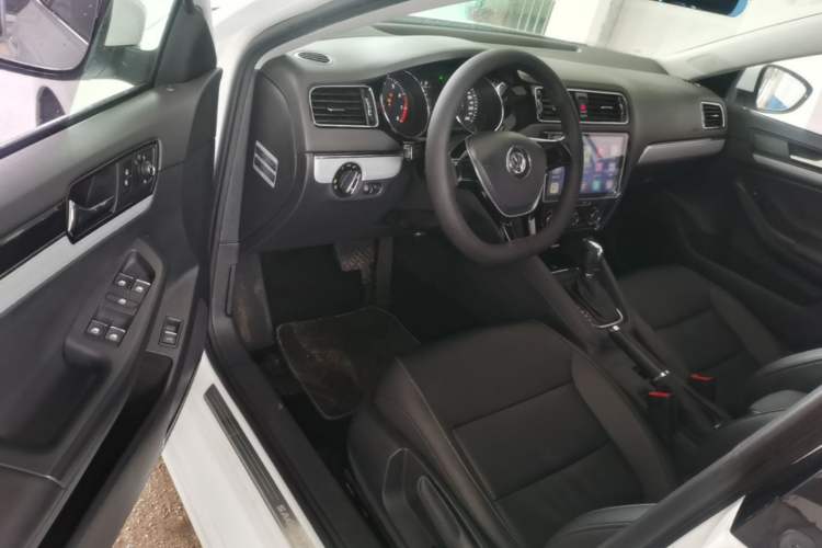 Used Volkswagen Sagitar 2015 1.6L Automatic Comfort Model Driver Seat