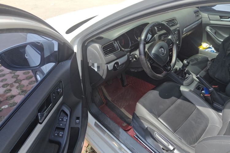 Used Volkswagen Sagitar 2015 1.6L Manual Comfort Model Driver Seat