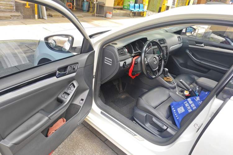 Used Volkswagen Sagitar 2015 1.6L Automatic Comfort Model Driver Seat