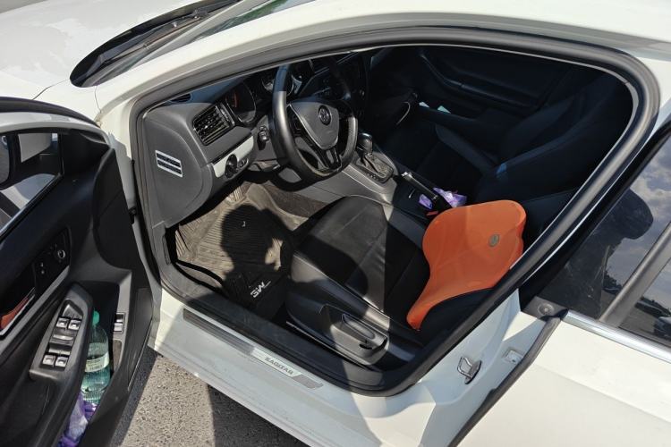 Used Volkswagen Sagitar 2015 230TSI Automatic Comfort Version Driver Seat