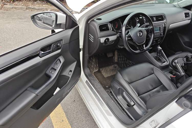 Used Volkswagen Sagitar 2015 1.6L Automatic Comfort Model Driver Seat
