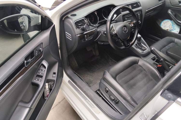 Used Volkswagen Sagitar 2015 280TSI Automatic Flagship Model Driver Seat