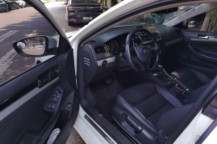 Used Volkswagen Sagitar 2015 1.6L Automatic Comfort Model Driver Seat