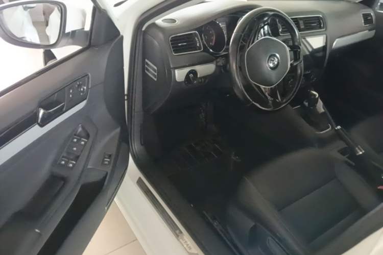 Used Volkswagen Sagitar 2015 1.6L Automatic Comfort Model Driver Seat