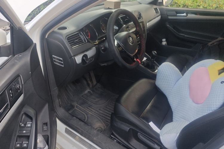 Used Volkswagen Sagitar 2015 1.6L Manual Comfort Model Driver Seat