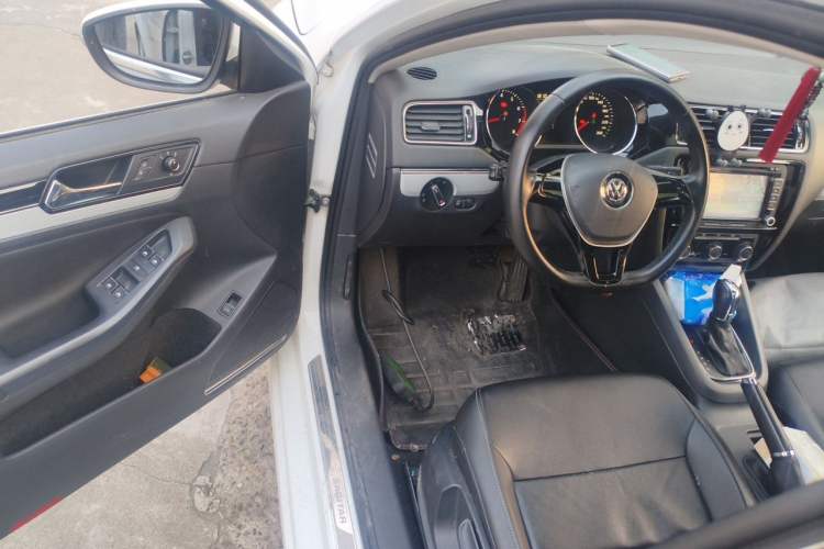 Used Volkswagen Sagitar 2015 1.6L Automatic Comfort Model Driver Seat