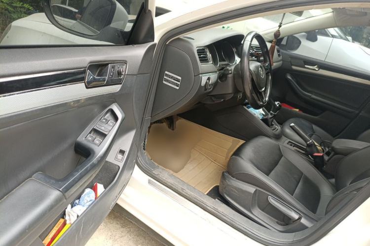 Used Volkswagen Sagitar 2015 1.6L Manual Comfort Model Driver Seat
