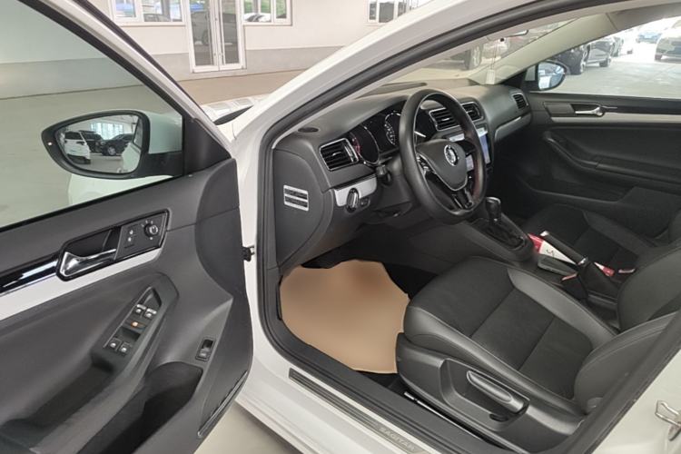 Used Volkswagen Sagitar 2015 1.6L Automatic Comfort Model Driver Seat