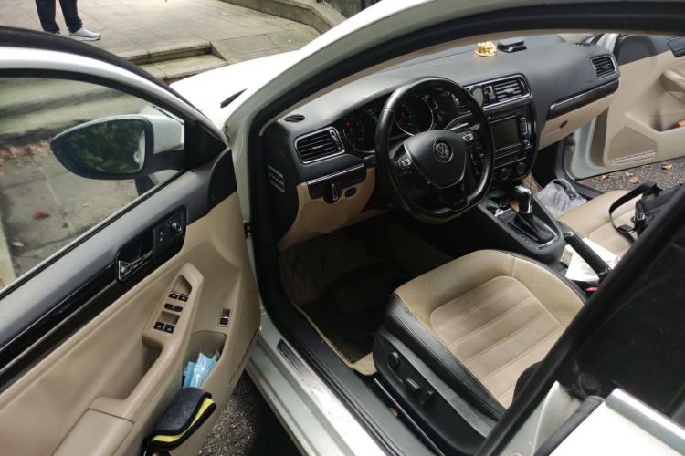 Used Volkswagen Sagitar 2015 230TSI Automatic Luxury Model Driver Seat
