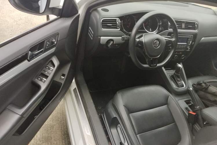 Used Volkswagen Sagitar 2015 1.6L Automatic Comfort Model Driver Seat