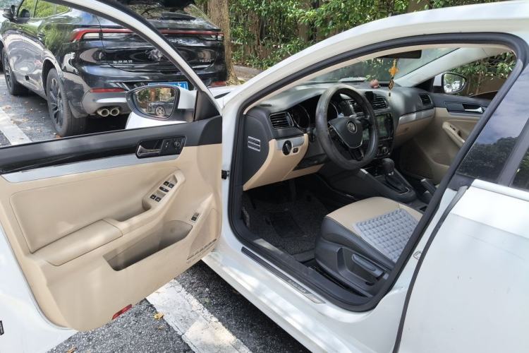 Used Volkswagen Sagitar 2015 1.6L Automatic Comfort Model Driver Seat