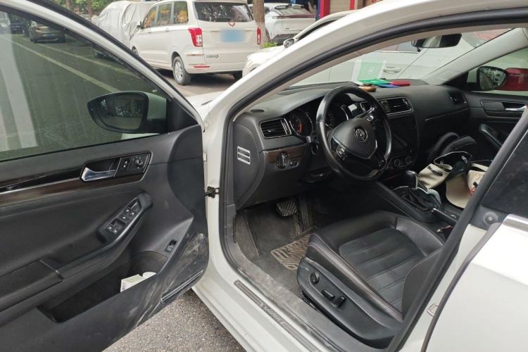 Used Volkswagen Sagitar 2015 230TSI Automatic Luxury Model Driver Seat