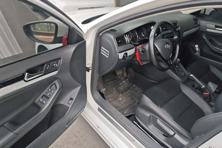Used Volkswagen Sagitar 2015 1.6L Automatic Comfort Model Driver Seat