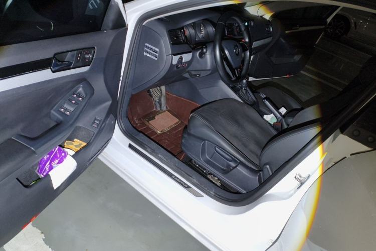 Used Volkswagen Sagitar 2015 1.6L Automatic Comfort Model Driver Seat