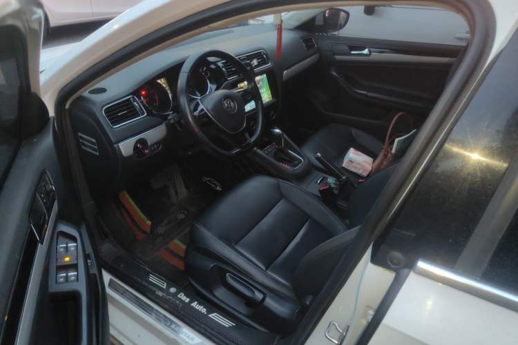 Used Volkswagen Sagitar 2015 1.6L Automatic Comfort Model Driver Seat
