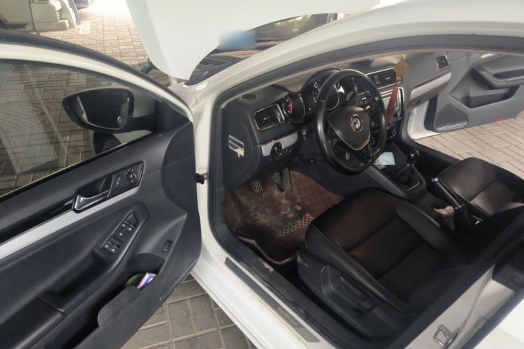 Used Volkswagen Sagitar 2015 1.6L Manual Comfort Model Driver Seat