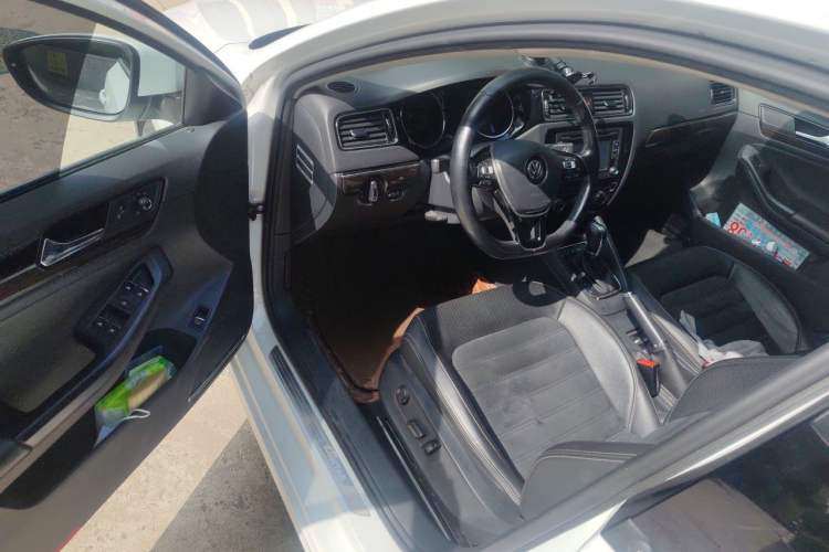 Used Volkswagen Sagitar 2015 280TSI Automatic Flagship Model Driver Seat
