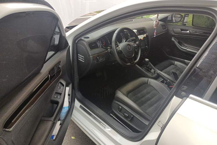 Used Volkswagen Sagitar 2015 280TSI Automatic Flagship Model Driver Seat