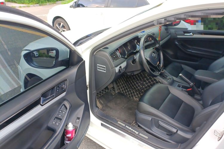 Used Volkswagen Sagitar 2015 230TSI Automatic Comfort Version Driver Seat