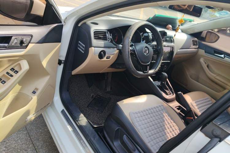 Used Volkswagen Sagitar 2015 1.6L Automatic Comfort Model Driver Seat