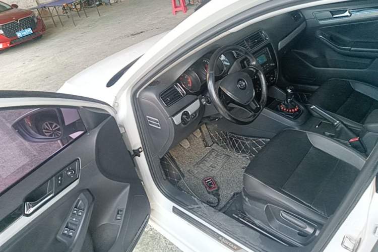 Used Volkswagen Sagitar 2015 230TSI Manual Comfort Version Driver Seat