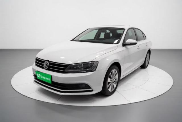 Ojetý Volkswagen Sagitar 2015 1.6L Manual Fashion Edition
