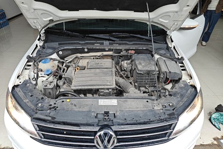 Used Volkswagen Sagitar 2015 1.6L Automatic Fashion Model Engine Bay